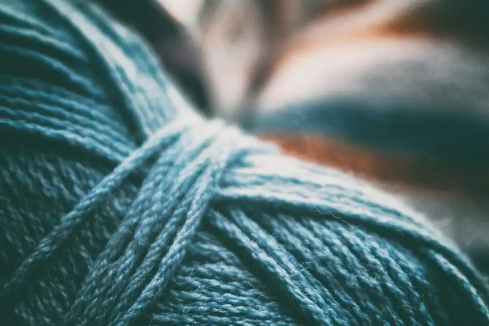 Undyed pashmina yarn, the raw material of yardage orders.